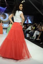 Tisca Chopra walk the ramp for Sonali Mansingka at Kids Fashion Week day 1 on 17th Jan 2012 (8).JPG